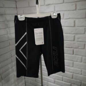 NWT 2xu Ladies Size XL Black w/ Grey Reflective Strips Compression Shorts